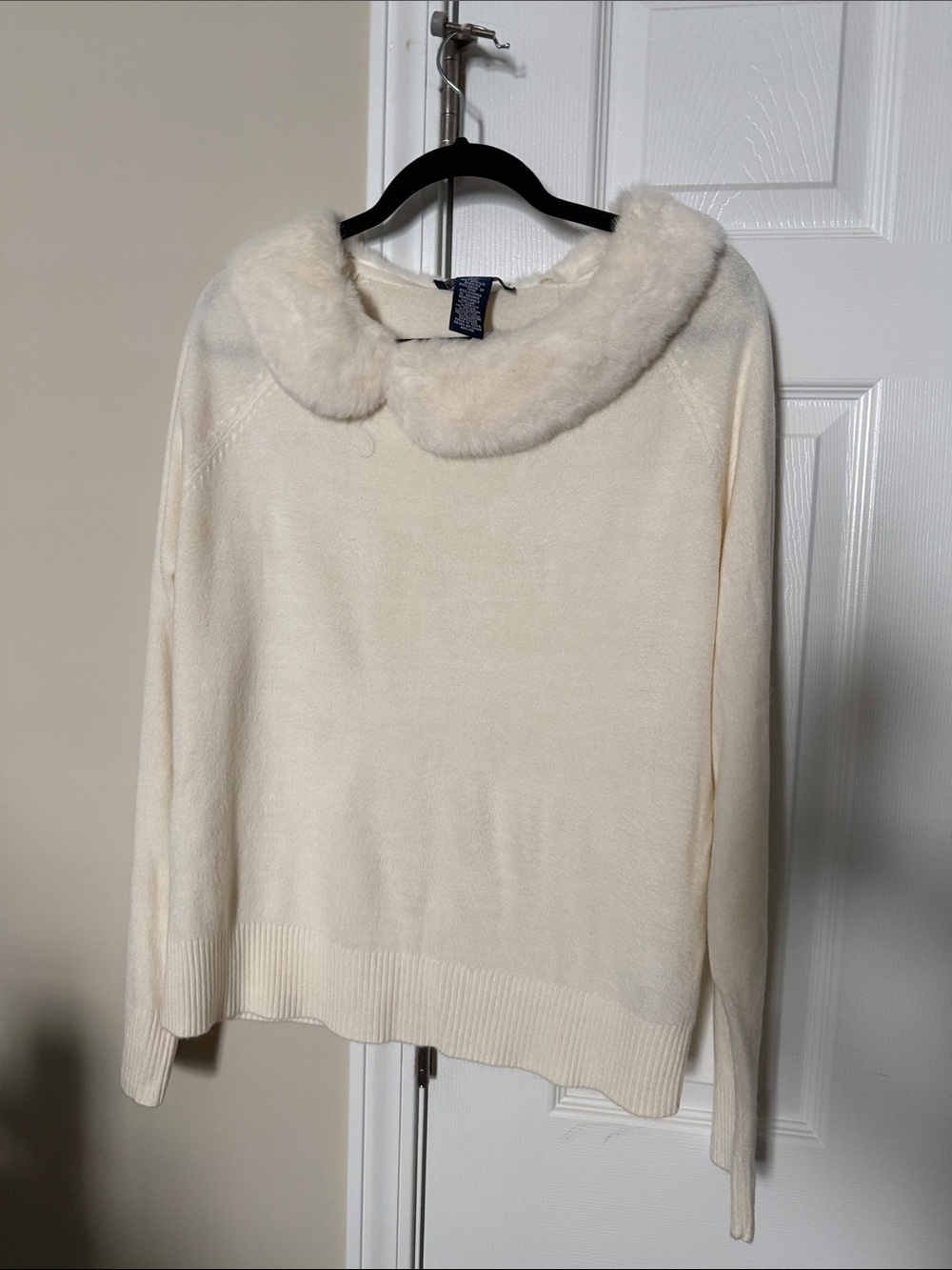 Evan Picone Ivory Crewneck Sweater with removable Faux Fur Collar